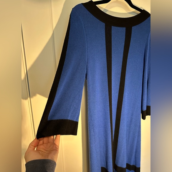 Alice + Olivia royal blue 3/4 sleeve sweater dress with black stripes - size M - Picture 9 of 9